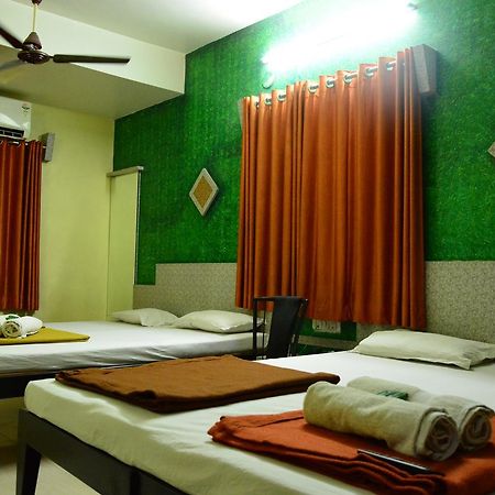 Hotel Madhava Shirdi Exterior photo