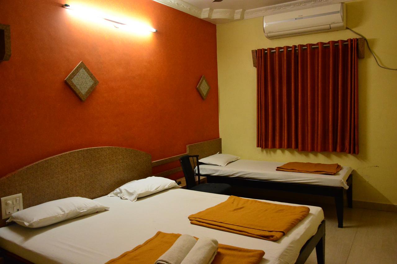Hotel Madhava Shirdi Exterior photo