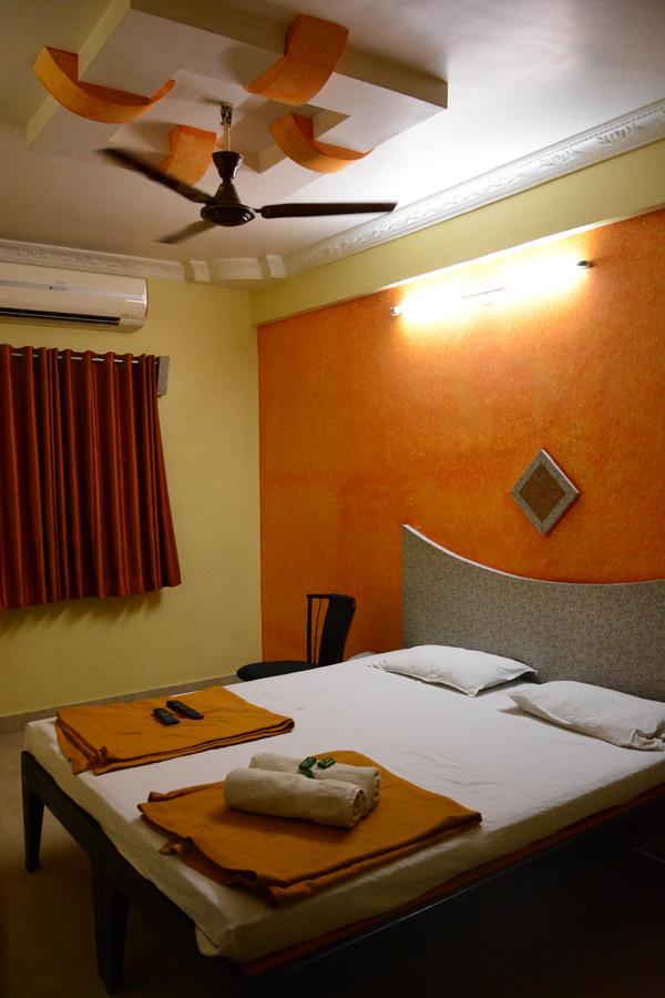 Hotel Madhava Shirdi Exterior photo