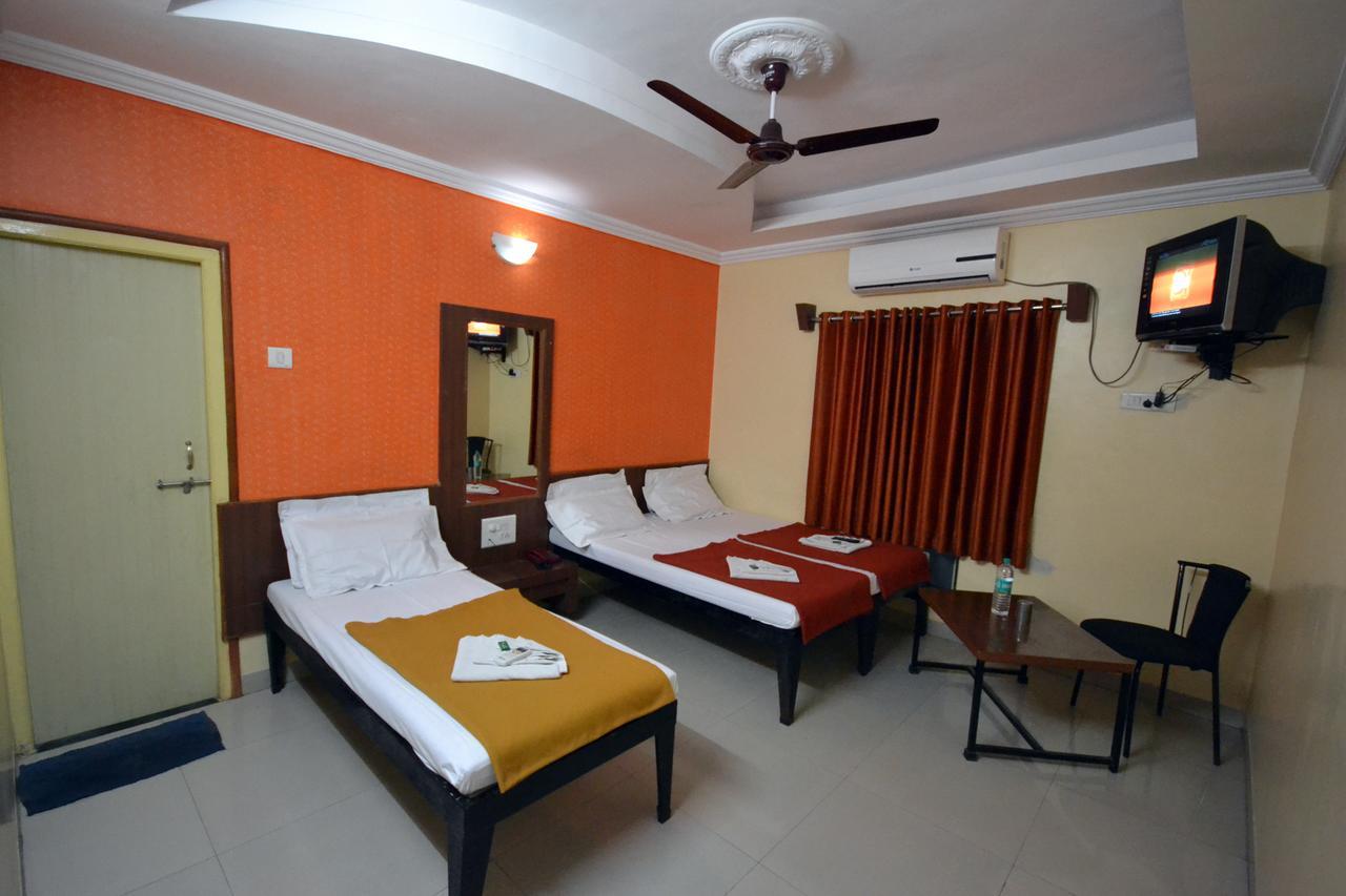 Hotel Madhava Shirdi Exterior photo