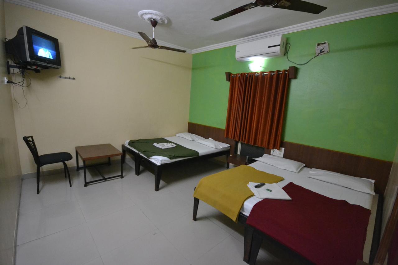 Hotel Madhava Shirdi Exterior photo